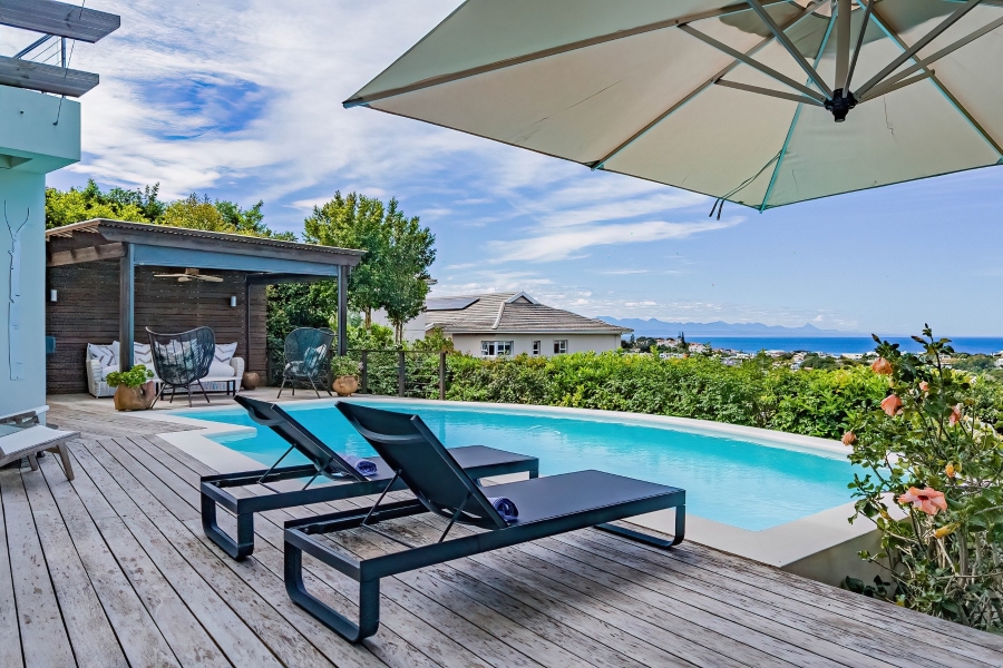 4 Bedroom Property for Sale in Whale Rock Western Cape